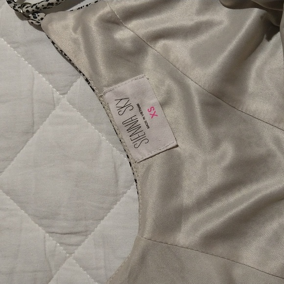 Sienna Sky midi dress - Picture 9 of 13